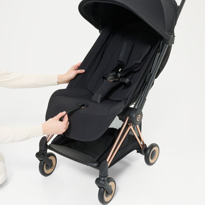 An image of the CYBEX Platinum Coya - Style Collection Buggy, highlighting the One-pull Harness feature.