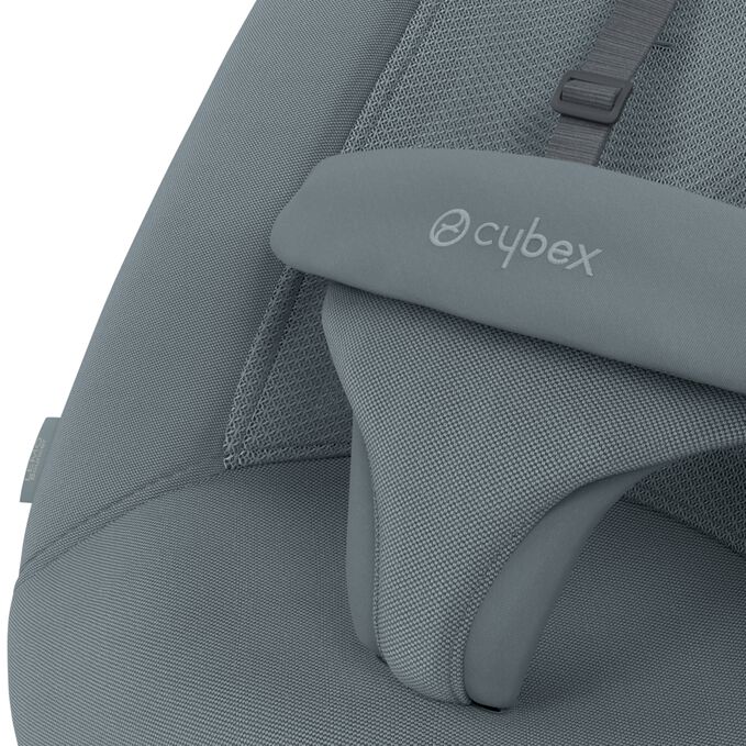 An image of the CYBEX Gold Gold Bouncer Bouncer, highlighting the Safe and adjustable restraint system feature.