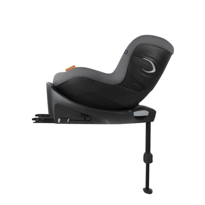 An image of the CYBEX Gold Sirona Gi i-Size Toddler Car Seat, highlighting the Straightforward installation and anchorage feature.