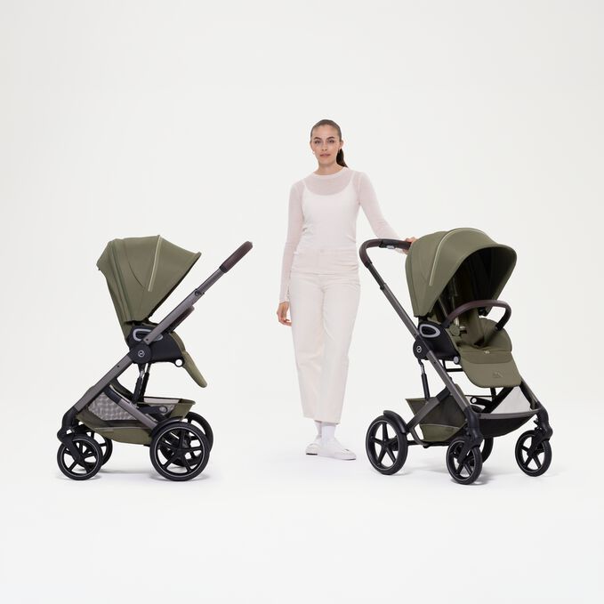 Ein Bild des CYBEX Gold Talos S Lux mit Fold Cot Stroller, das das Merkmal Wendbare Sitzeinheit hervorhebt.