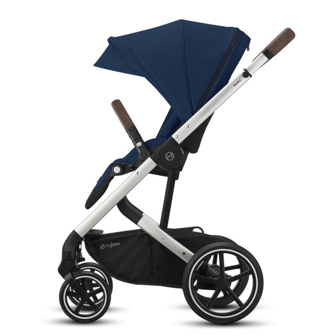 An image of the CYBEX Gold Balios S Lux 1 Stroller, highlighting the XXL sun canopy with mesh insert feature.