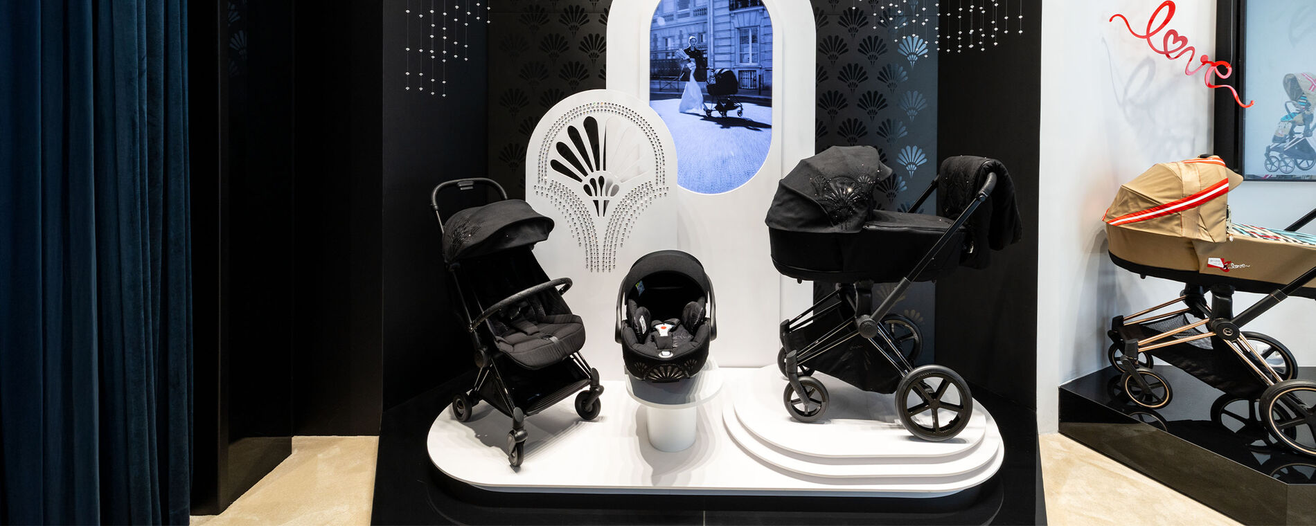 LaParisienne Kollektion im CYBEX Flagship-Store Amsterdam.