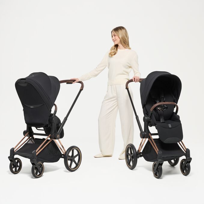 Immagine del CYBEX Platinum Priam Rebellious Luxury Stroller che mette in risalto la caratteristica Seggiolino reversible.