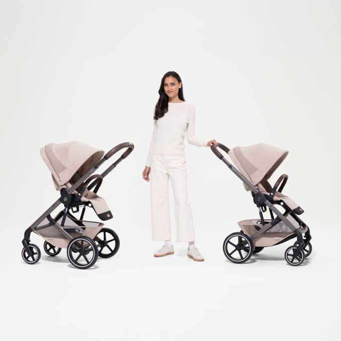 Ein Bild des CYBEX Gold Balios S Lux mit Fold Cot Stroller, das das Merkmal Wendbare Sitzeinheit hervorhebt.
