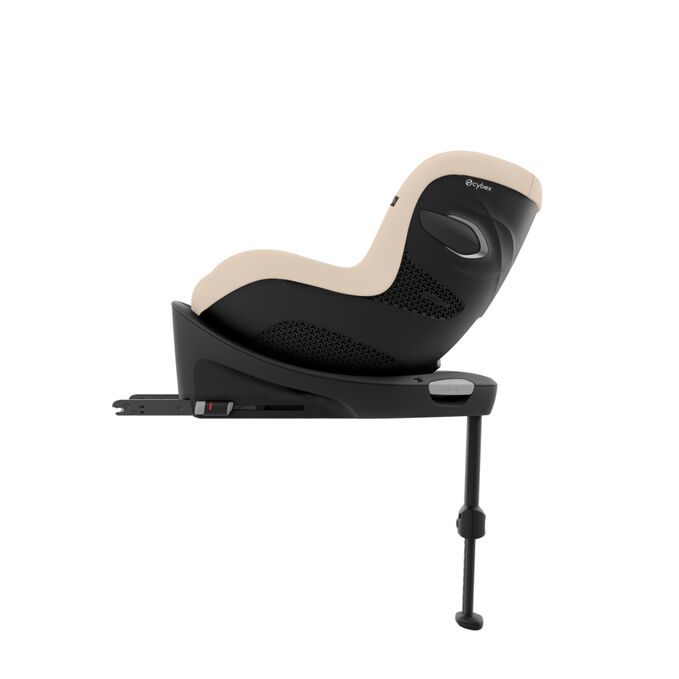 Ein Bild des CYBEX Gold Sirona G i-Size Toddler Car Seat, das das Merkmal Unkomplizierte Installation und Verankerung hervorhebt.
