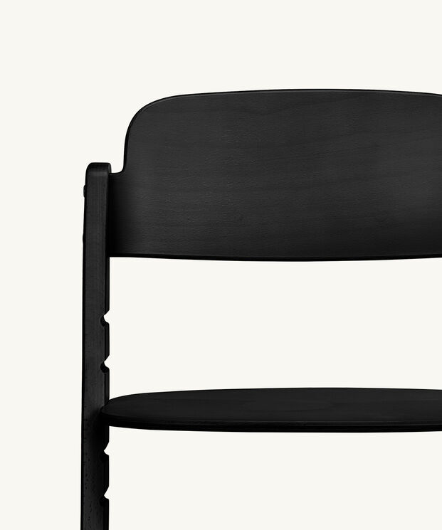 CYBEX Iris in the colour Stunning Black