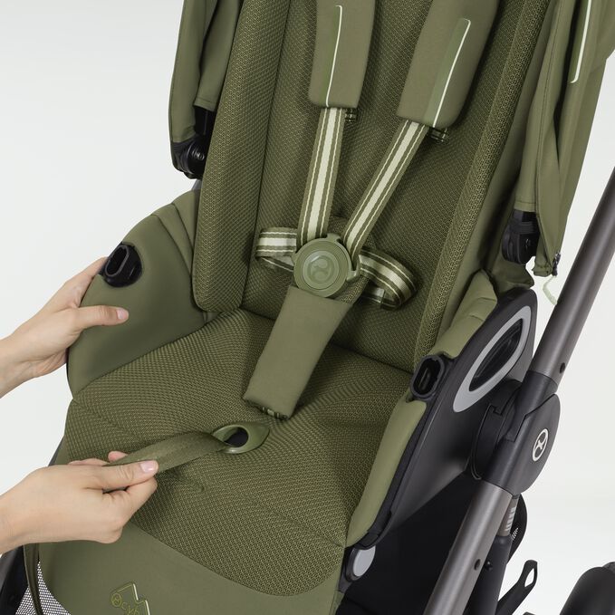 An image of the CYBEX Gold Talos S Lux (2025) Stroller, highlighting the One-pull Harness feature.