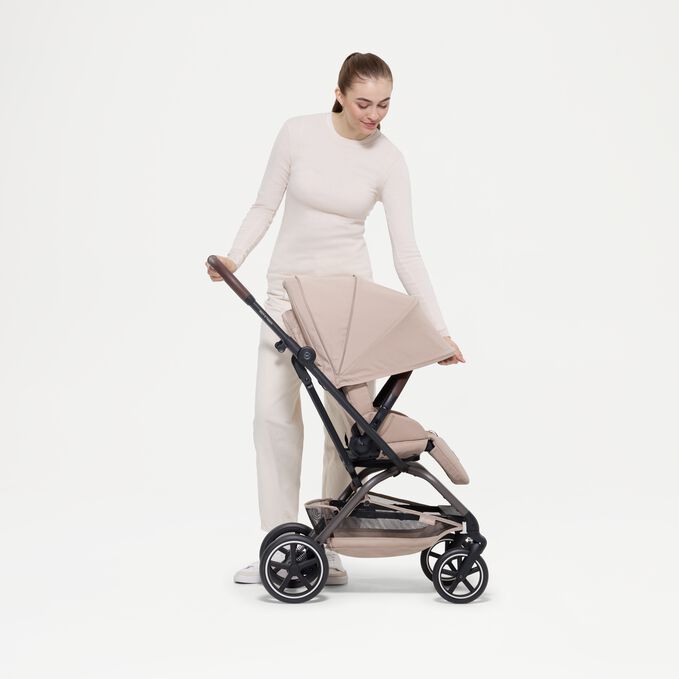 Obr&aacute;zek CYBEX Gold Eezy S Twist+2 Buggy, kter&yacute; zv&yacute;razňuje funkci Slunečn&iacute; stř&iacute;&scaron;ka XXL.
