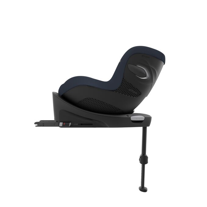 An image of the CYBEX Gold Sirona G i-Size Toddler Car Seat, highlighting the Straightforward installation and anchorage feature.