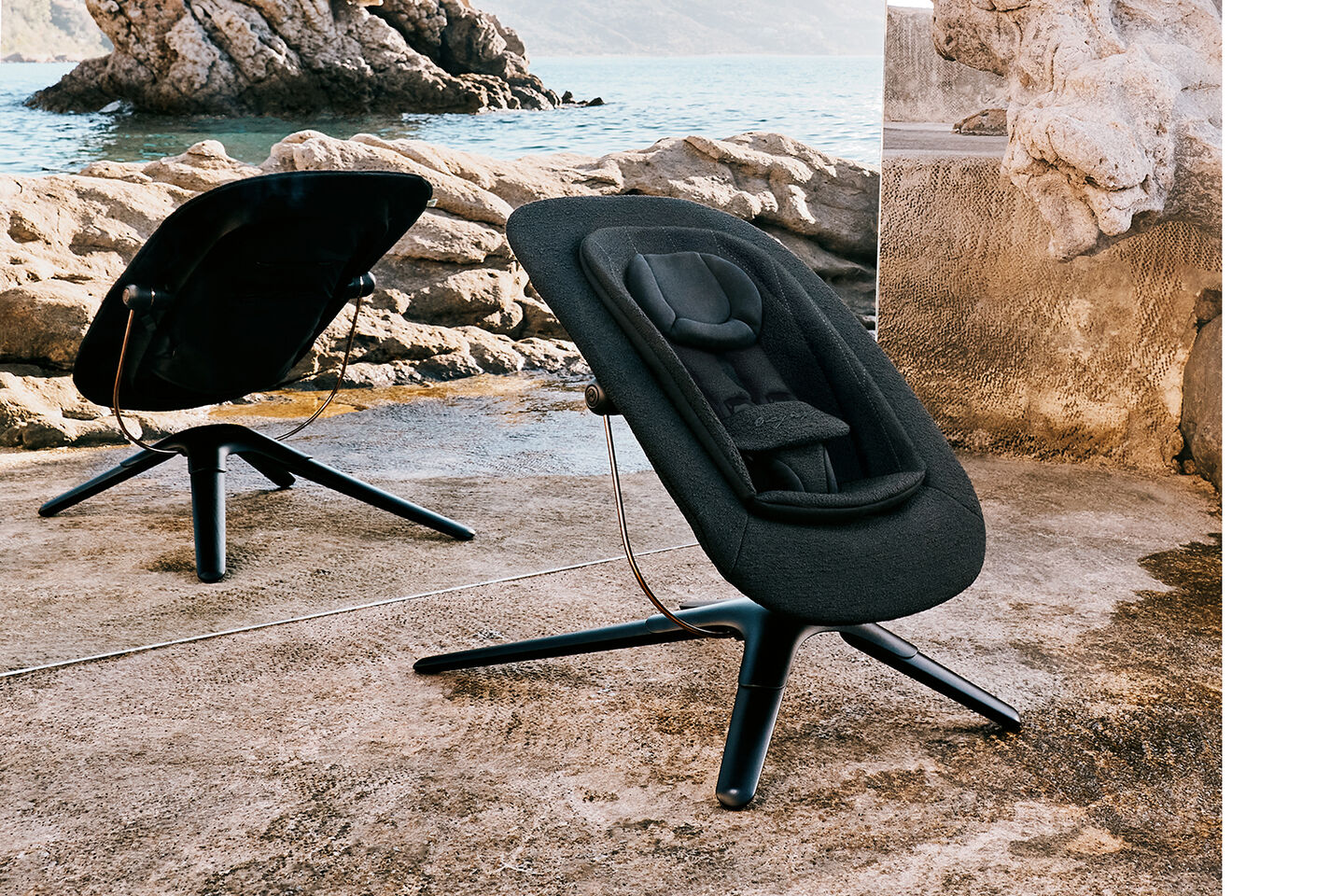 Lemo Platinum baby bouncer in a rocky coastal setting.