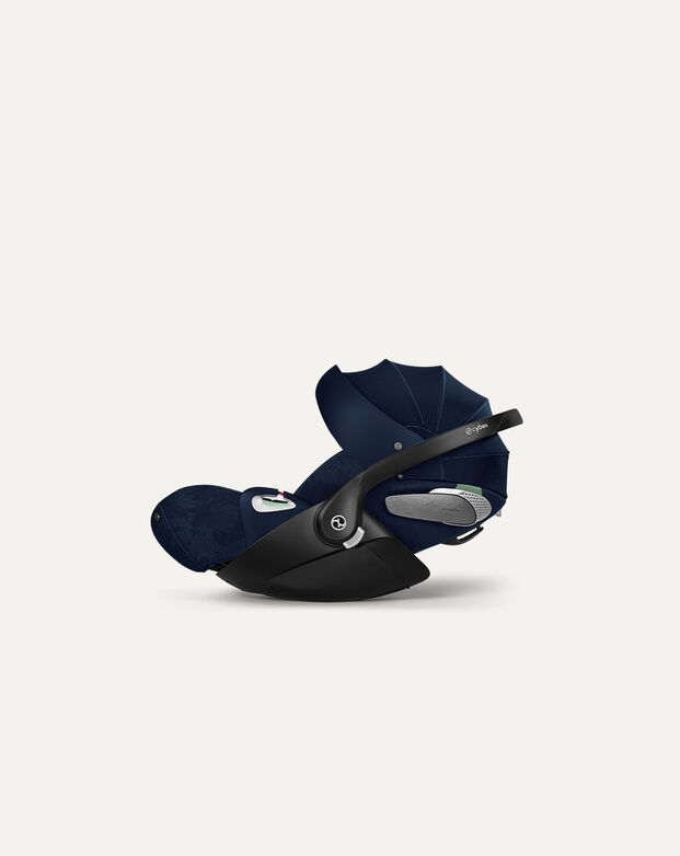 Product shot of a Rebellious Luxury Cloud T i-Size.