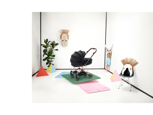 A CYBEX Mios stroller with a foldable cot attached.