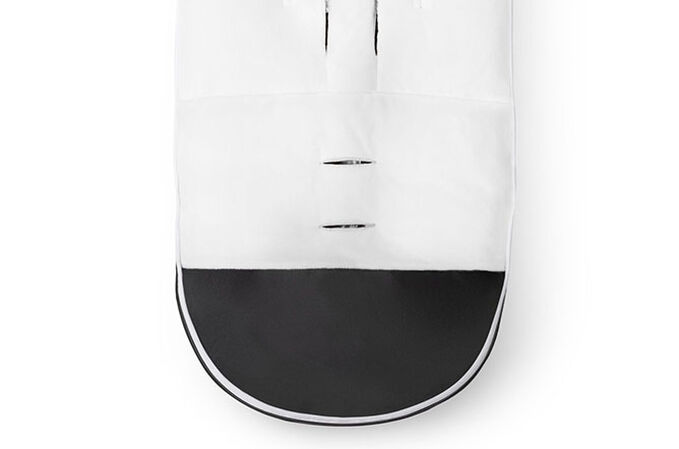 Ein Bild des CYBEX Platinum Platinum Winter Fu&szlig;sack Accessories for Strollers, das das Merkmal Schmutzabweisende F&uuml;tterung hervorhebt.
