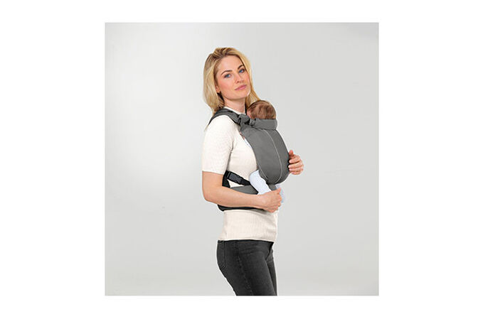 An image of the CYBEX Gold MAIRA.click Baby Carrier, highlighting the Healthy carrying from newborn to toddler (approx. 3.5 &ndash; 15 kg) feature.