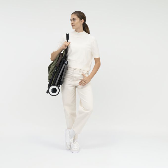 An image of the CYBEX Gold Orfeo (2025) Buggy, highlighting the Integrated Carry Strap feature.