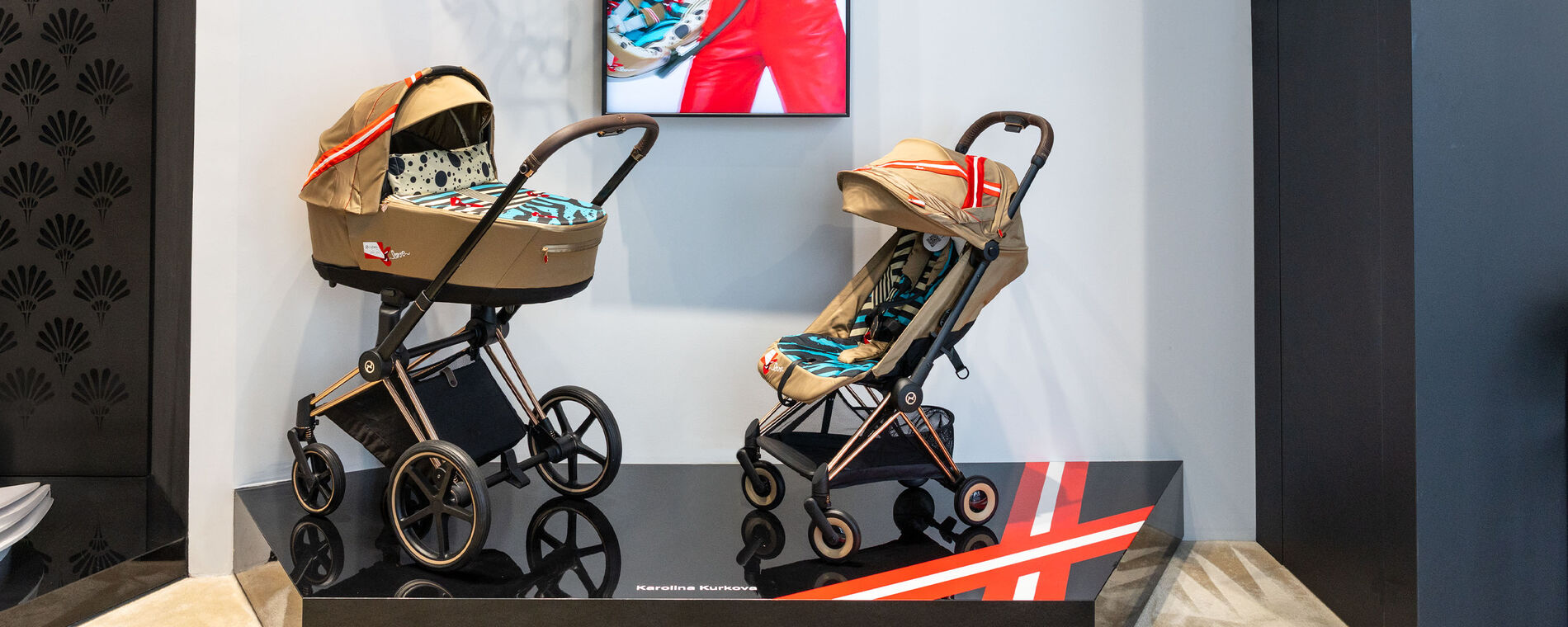 Karolina Kurkova Kollektion im CYBEX Flagship-Store Amsterdam.