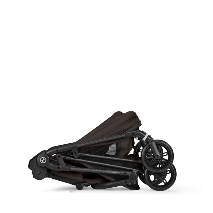 Immagine del CYBEX Gold Melio Carbon Stroller che mette in risalto la caratteristica Chiusura compatta.
