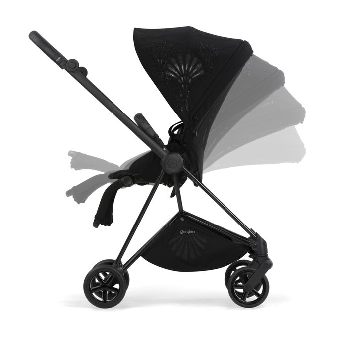 Image du CYBEX Platinum Mios - La Parisienne Stroller, mettant en avant la fonctionnalit&eacute; Inclinaison et pliage &agrave; une main.
