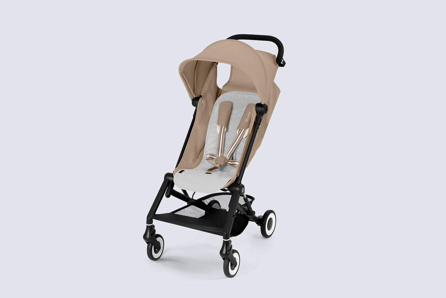 Sn&iacute;mek produktu cestovn&iacute;ho golfov&eacute;ho koč&aacute;rku Agis s letn&iacute; pod&scaron;&iacute;vkou Summer Seat Liner