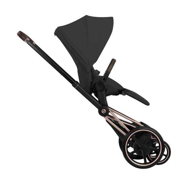 Ein Bild des CYBEX Platinum e-Priam Rebellious Luxury Stroller, das das Merkmal Zwei-Rad-Modus hervorhebt.