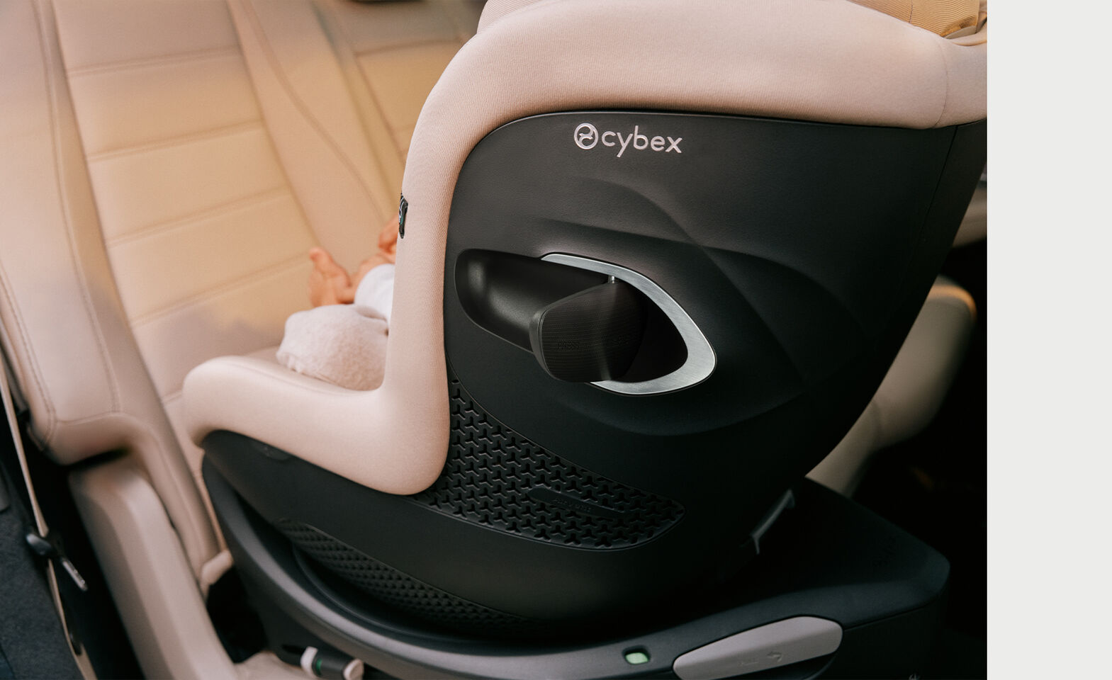 Close-up of a Sirona G3 car seat.