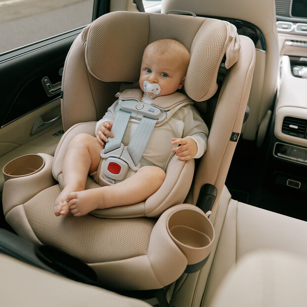 A baby is seated in a Callisto G 360 rotating convertible car seat in a car.