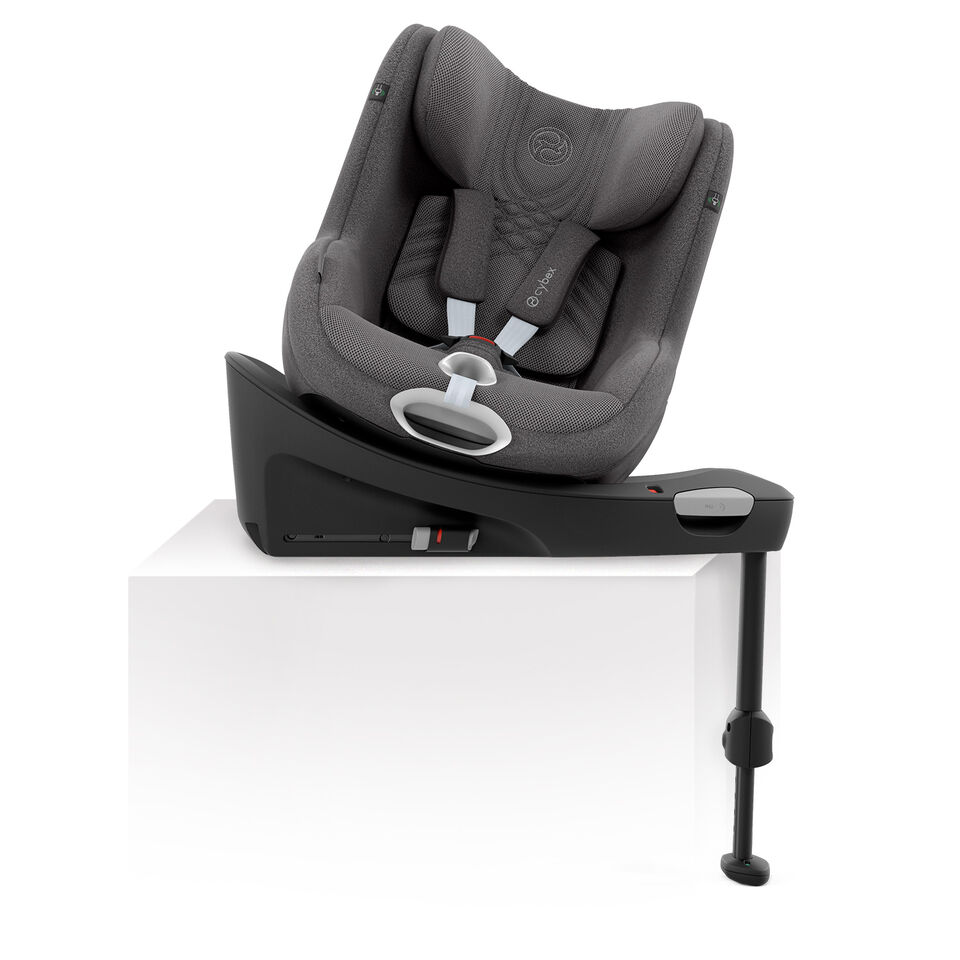 A Sirona T car seat in a base turned to face sideways.