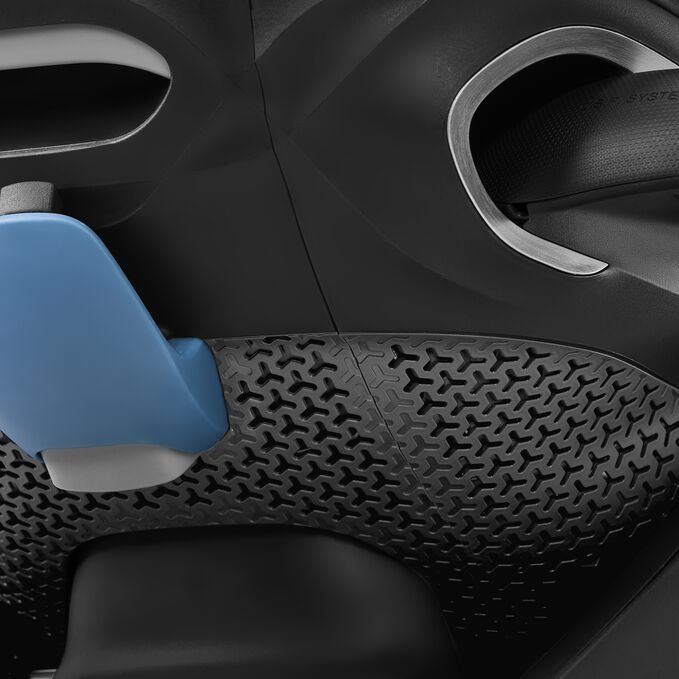 An image of the CYBEX Gold Cloud G Pro with Load Leg Base Infant Car Seat, highlighting the Airflow (In-Shell Air Ventilation) feature.