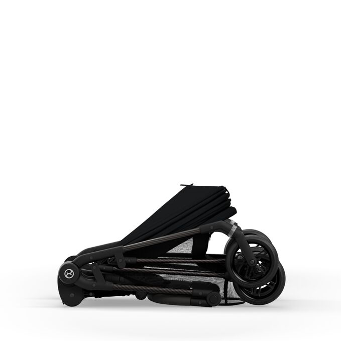 Immagine del CYBEX Gold Melio Carbon Stroller che mette in risalto la caratteristica Chiusura compatta.