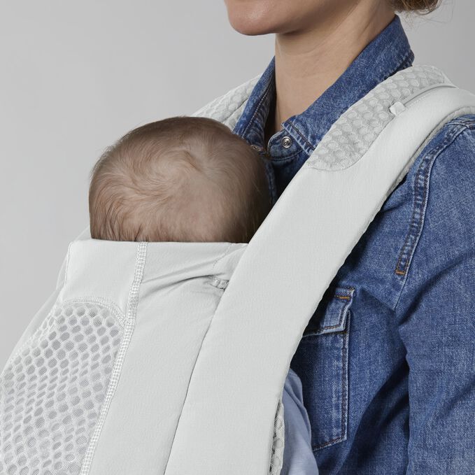 Obr&aacute;zek CYBEX Platinum Coya Carrier Baby Carrier, kter&yacute; zv&yacute;razňuje funkci Flexibiln&iacute; podpora krku.