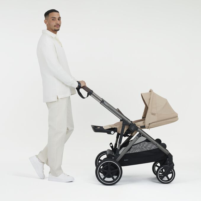 Obr&aacute;zek CYBEX Gold e-Gazelle&nbsp;S Sibling Stroller, kter&yacute; zv&yacute;razňuje funkci Ergonomick&aacute; poloha zcela vleže.