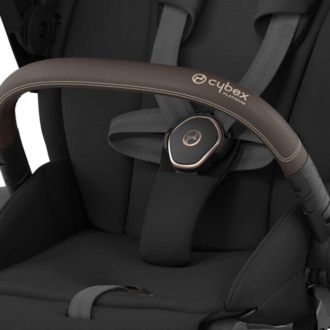 An image of the CYBEX Platinum e-Priam Frame (2025) Stroller, highlighting the One-pull Harness feature.