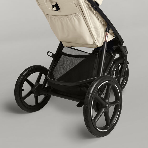 Detailn&iacute; sn&iacute;mek zadn&iacute; strany sportovn&iacute;ho koč&aacute;rku Avi Spin.