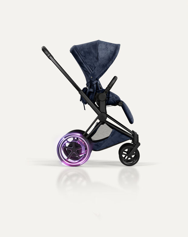 Sn&iacute;mek elektrokoč&aacute;rku Rebellious Luxury e-Priam.