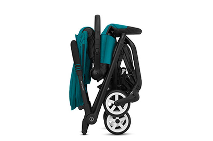 Ein Bild des CYBEX Gold Eezy S Twist 2 Buggy, das das Merkmal Einhand-Faltmechanismus hervorhebt.