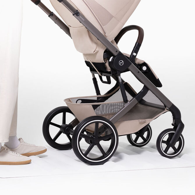 Produktbild eines Balios S Lux Kinderwagen mit Korb.