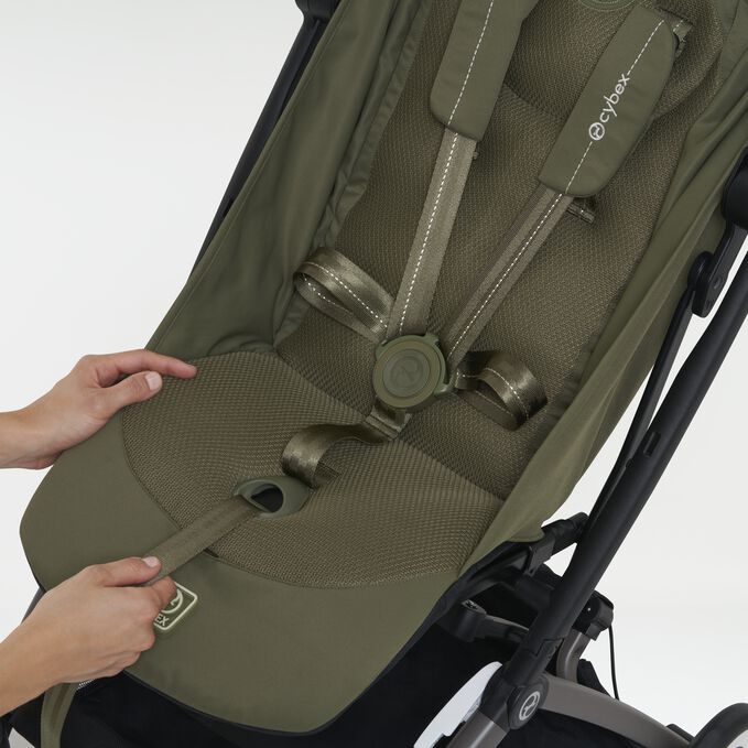 An image of the CYBEX Gold Libelle (2025) Buggy, highlighting the One-pull Harness feature.