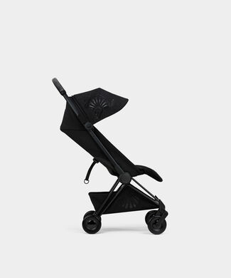 La Parisienne stroller in black, side view on a white background.