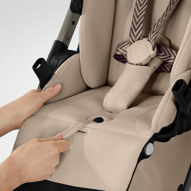 Nahaufnahme des Einhand-Gurtsystems eines Balios S Lux Sitzpakets.