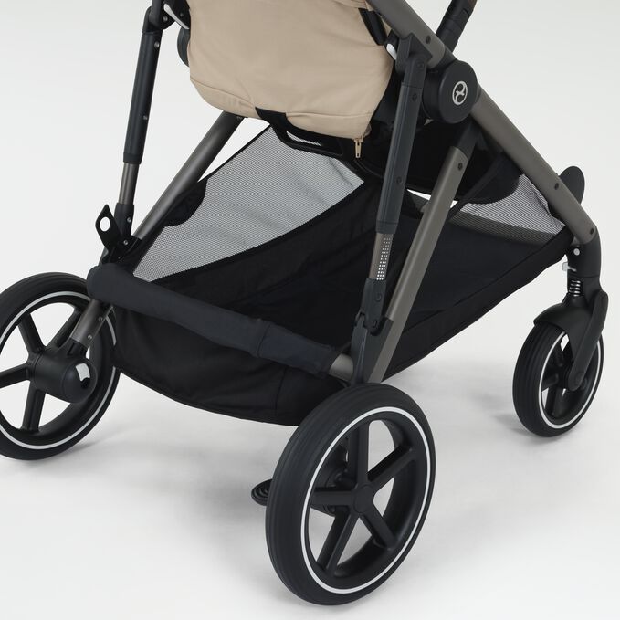 Afbeelding van de CYBEX Gold Gazelle S Sibling Stroller, met de nadruk op de functie Ruimtelijke kinderwagenmand.