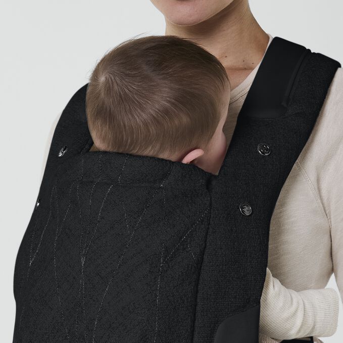 An image of the CYBEX Platinum Coya Carrier Boucl&eacute; Baby Carrier, highlighting the Optimal Neck Support feature.