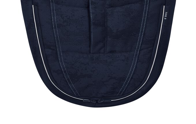 Obr&aacute;zek CYBEX Platinum Fusak Rebellious Luxury , kter&yacute; zv&yacute;razňuje funkci Reflexn&iacute; lemov&aacute;n&iacute;.