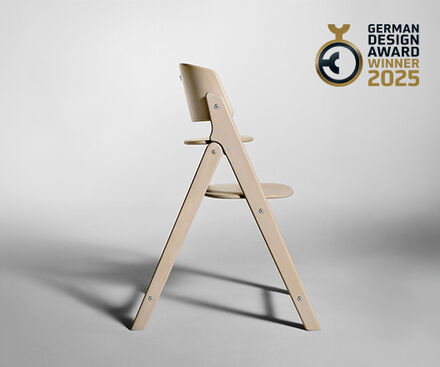 Moderner Hochstuhl Click and Fold in Beige, Gewinner des German Design Award 2025.