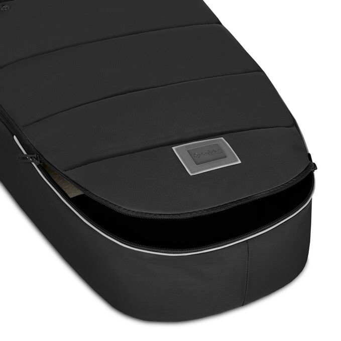 An image of the CYBEX Platinum Platinum Footmuff Accessories for Strollers, highlighting the Ventilation Zipper feature.