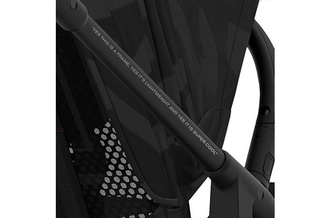Immagine del CYBEX Gold Melio Street Stroller che mette in risalto la caratteristica Ultraleggero.