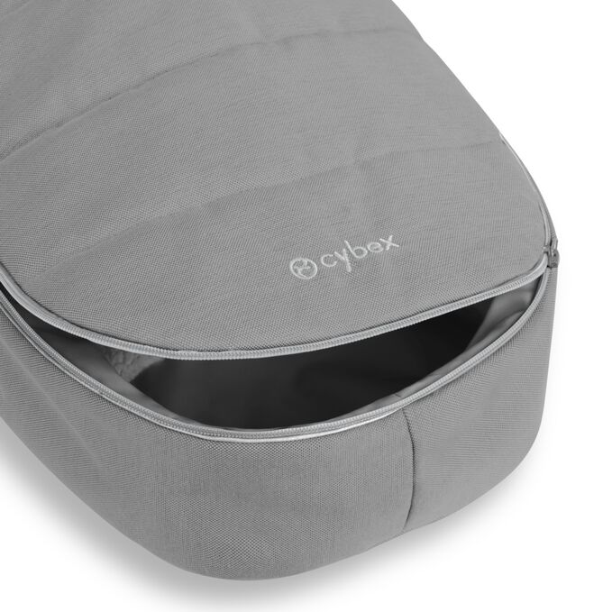 Ein Bild des CYBEX Gold Gold Fu&szlig;sack Accessories for Strollers, das das Merkmal Bel&uuml;ftungsrei&szlig;verschluss hervorhebt.