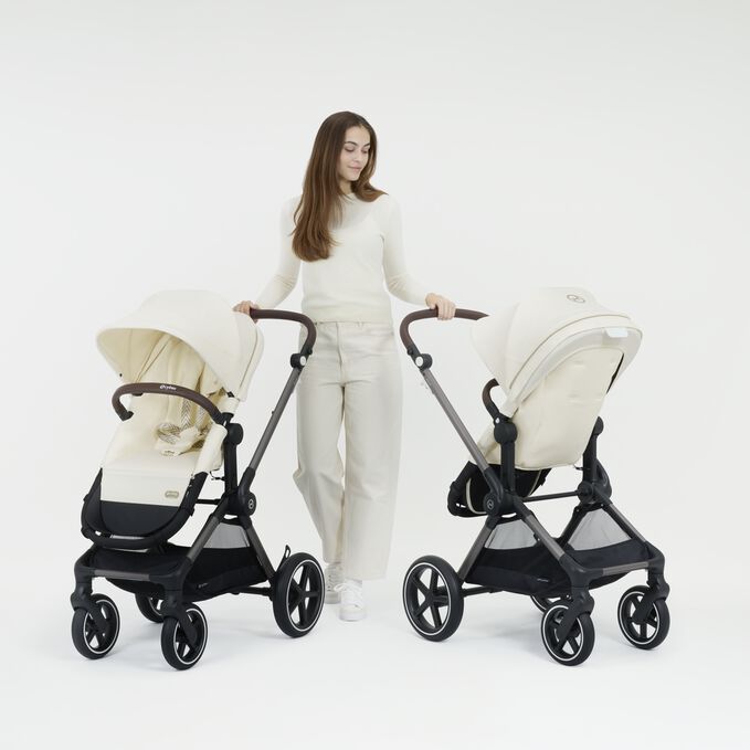Ein Bild des CYBEX Gold Eos Lux Stroller, das das Merkmal Wendbare Sitzeinheit hervorhebt.