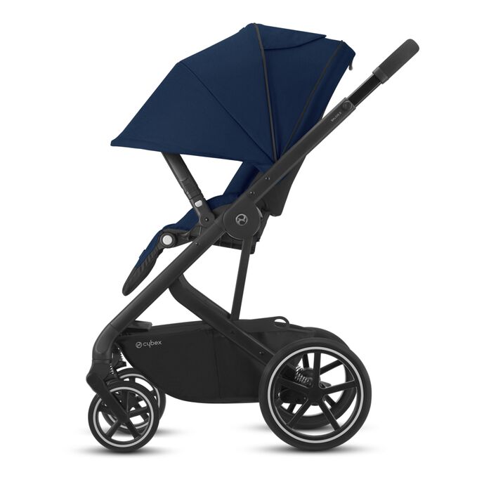 Ein Bild des CYBEX Gold Balios S 1 Lux Stroller, das das Merkmal XXL-Sonnenverdeck hervorhebt.