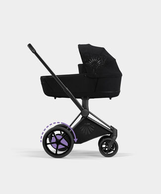 Black La Parisienne pram featuring an elegant design and adjustable handle.