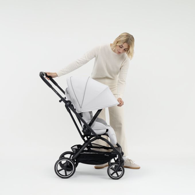 Immagine del CYBEX Gold Eezy S Twist +2 (2025) Buggy che mette in risalto la caratteristica Cappottina solare XXL.